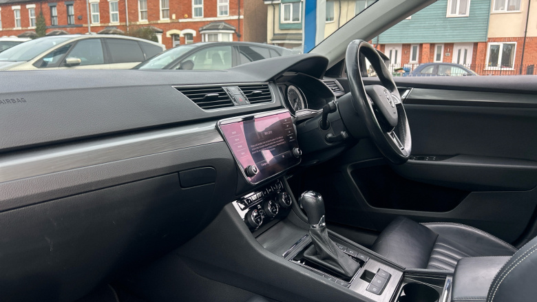 Skoda Superb 1.4 TSI iV SE L DSG 5dr Hatchback